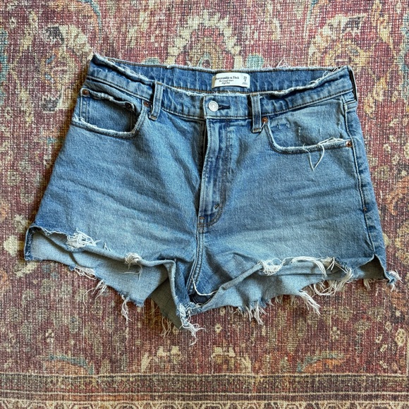 Abercrombie & Fitch The Cutoff Short High Rise 8 Curve Love Distressed Shorts - Picture 1 of 8